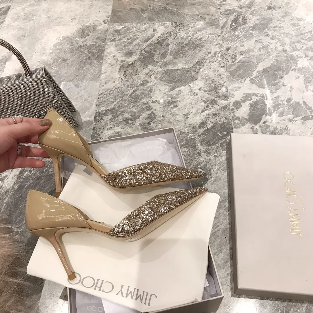 👟👟Ex-factory price👟👟Ex-factory price 520👟👟 Women's Shoe Factory 𝐉𝐢𝐦𝐦𝐲 𝐂𝐡𝐨𝐨 A pair of high heels that can conquer all men, a must-have item for all-match annual meetings Bilng Bilng is so beautiful that no one can take a breath away Material: Special Cretan spliced cow patent leather, sheepskin lining, Italian genuine leather outsole Heel height: 8cm Three colors: black, nude, silver Size: 35-39